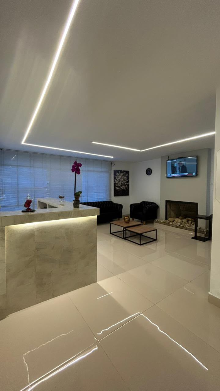 Recepção e lounge da Zarah Massagem